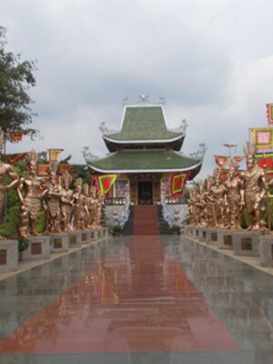 Statues des rois Hùng - Parc Đồng Xanh